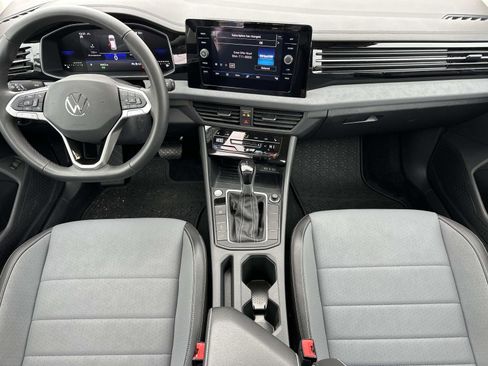 Used 2025 Volkswagen Jetta SE image 14