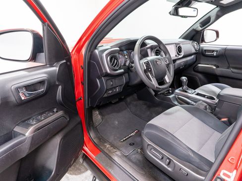 Used 2023 Toyota Tacoma TRD Sport w/ Technology Package AWD/4WD image 13