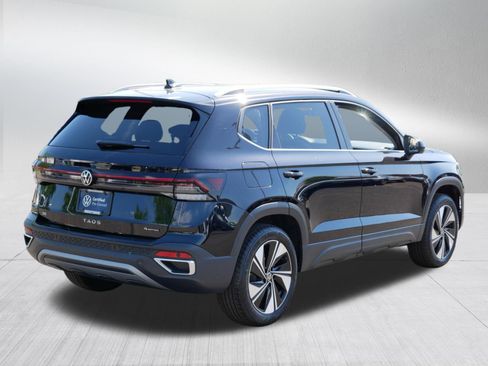 Certified 2025 Volkswagen Taos SE AWD/4WD image 7