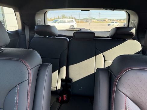 New 2026 Chevrolet Traverse RS w/ LPO, Floor Liner Package image 38