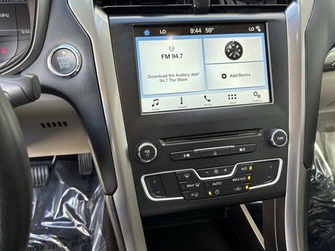 Used 2018 Ford Fusion SE w/ Fusion SE Technology Package image 20