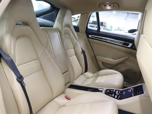 Used 2018 Porsche Panamera 4S image 14