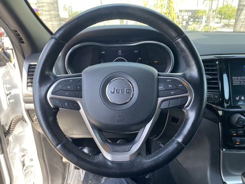 Used 2021 Jeep Grand Cherokee Laredo X image 19