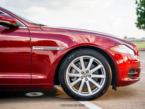 Used 2012 Jaguar XJ image 11