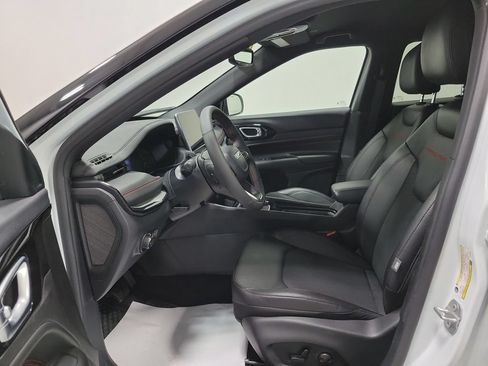 Used 2026 Jeep Compass Trailhawk AWD/4WD image 2