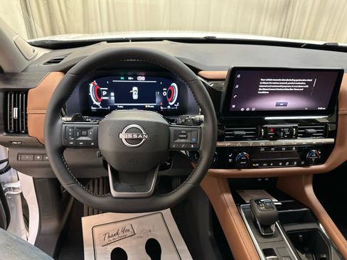 New 2026 Nissan Pathfinder Platinum AWD/4WD image 3