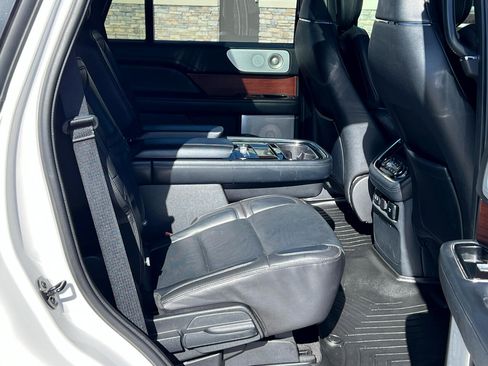 Used 2018 Lincoln Navigator Reserve w/ Technology Package image 28