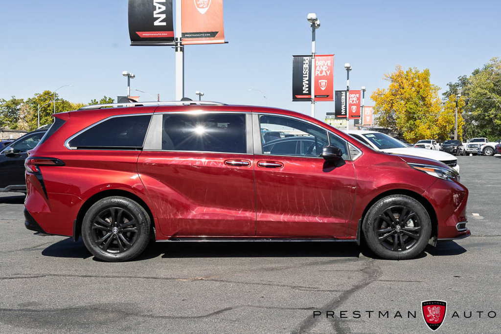 Used 2025 Toyota Sienna Platinum AWD/4WD image 25