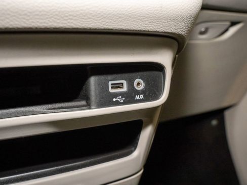 Used 2017 Chrysler Pacifica Touring image 15