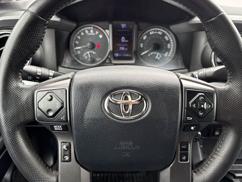 Used 2018 Toyota Tacoma TRD Sport w/ Technology Package RWD image 25