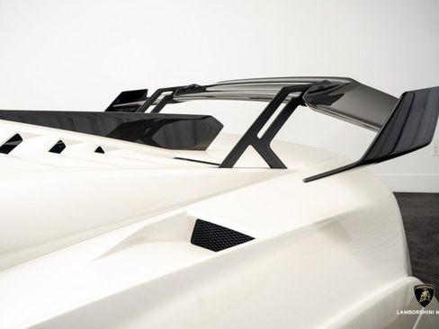 Used 2023 Lamborghini Huracan STO image 18