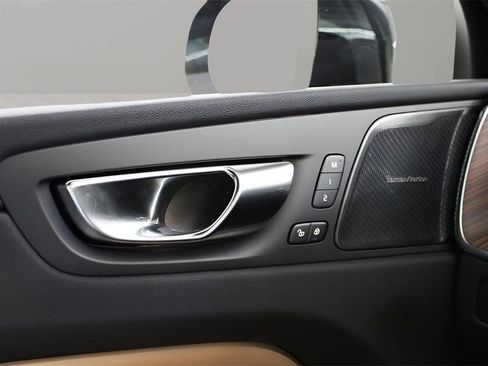 New 2025 Volvo XC60 B5 Ultra w/ Protection Package Premier image 18