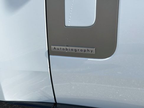 Used 2025 Land Rover Range Rover Long Wheelbase Autobiography AWD/4WD image 44