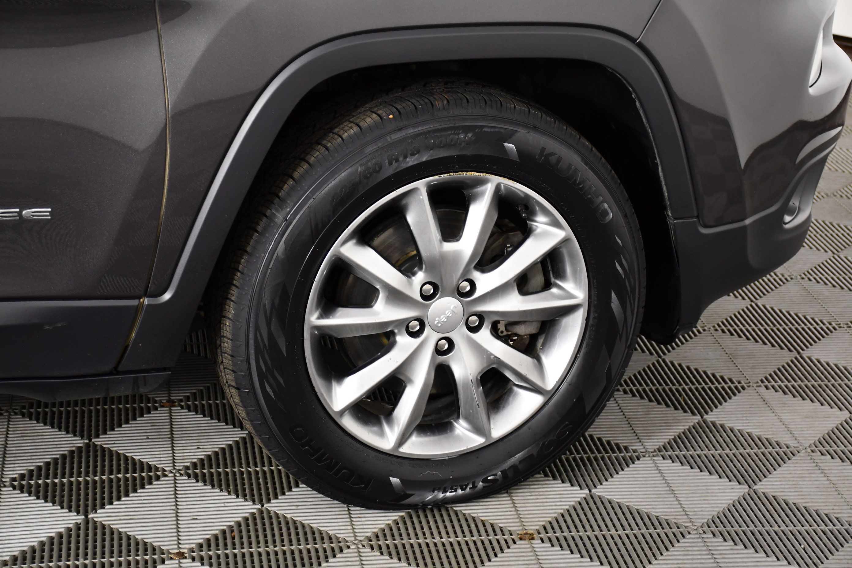 Used 2018 Jeep Cherokee Limited AWD/4WD image 53