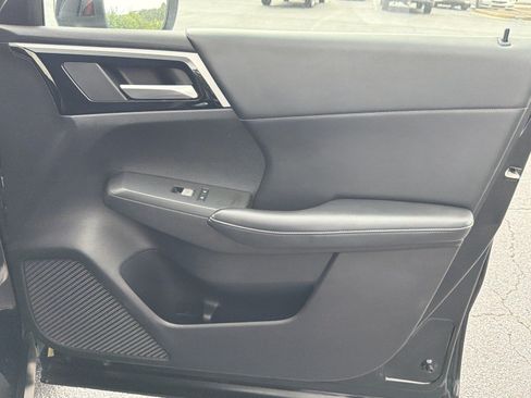 Used 2023 Mitsubishi Outlander SE FWD image 12