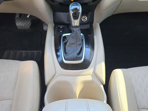 Used 2019 Nissan Rogue SV w/ Premium Package image 18