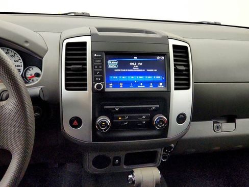 Used 2019 Nissan Frontier Desert Runner RWD image 17