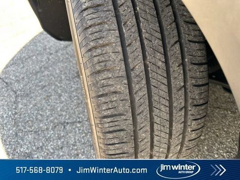 Used 2023 Buick Encore GX Essence w/ Experience Buick Package FWD image 4