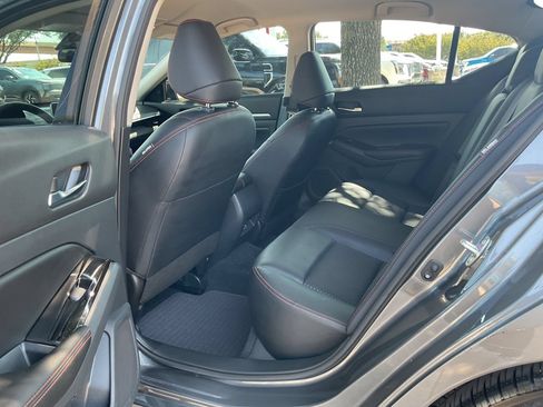 Used 2024 Nissan Altima 2.5 SR FWD image 11