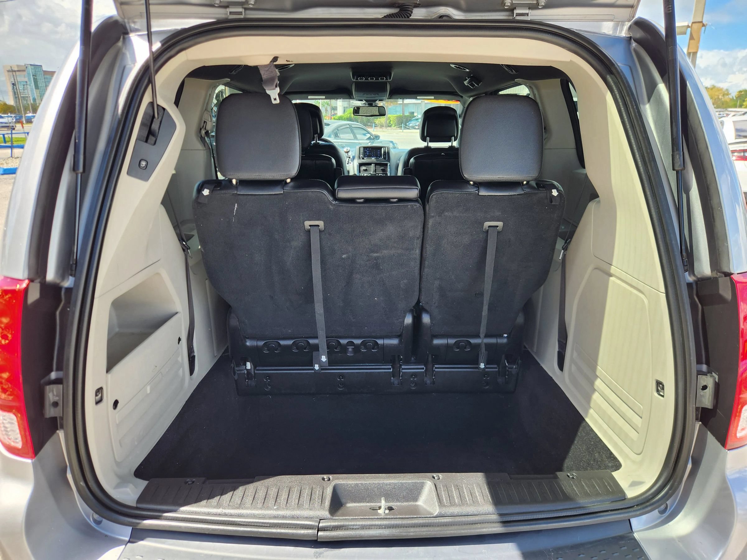 Used 2019 Dodge Grand Caravan SXT FWD image 19