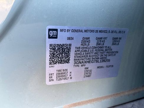 Used 2025 Chevrolet Equinox LT w/ Safety and Technology Package FWD image 9