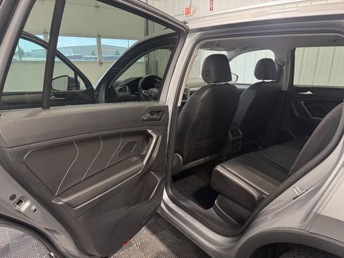 Used 2023 Volkswagen Tiguan SE AWD/4WD image 12