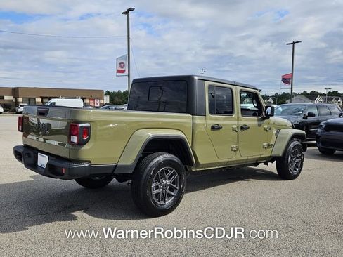 New 2025 Jeep Gladiator Sport image 12
