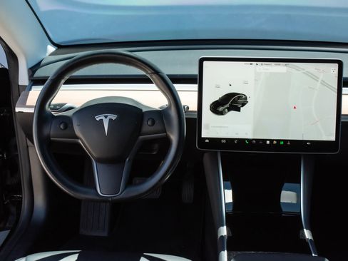 Used 2018 Tesla Model 3 Long Range image 7