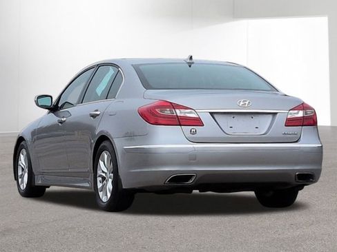 Used 2013 Hyundai Genesis 3.8 image 8