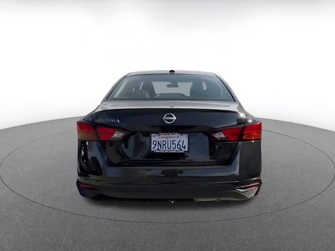 Used 2025 Nissan Altima 2.5 SV image 12