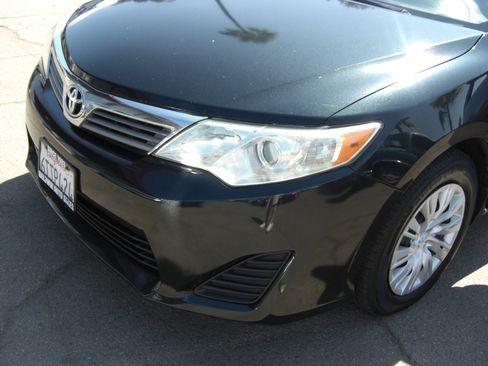 Used 2012 Toyota Camry L image 9