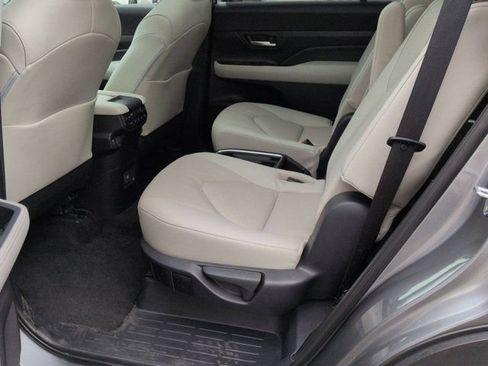 Certified 2025 Toyota Grand Highlander AWD image 17