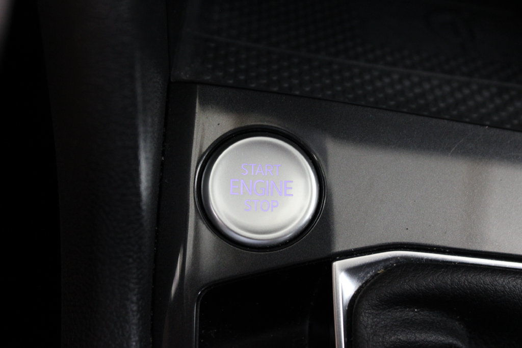 Certified 2022 Volkswagen Tiguan SE FWD image 11