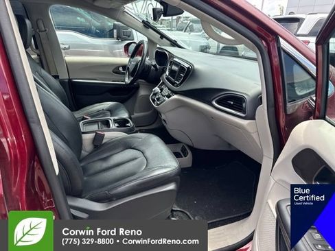 Used 2019 Chrysler Pacifica Touring-L FWD image 13