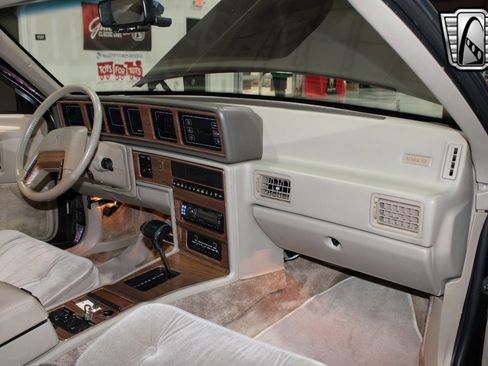 Used 1988 Lincoln Mark VII Blass image 24