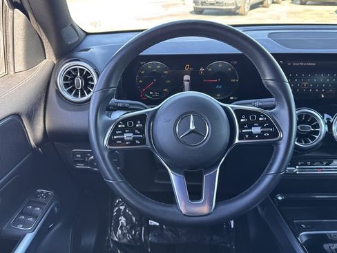 Used 2023 Mercedes-Benz EQB 300 4MATIC image 21