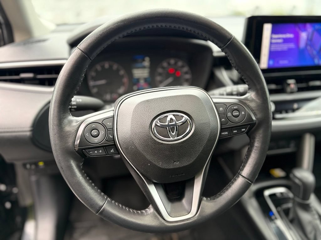 Used 2023 Toyota Corolla Cross LE w/ Moonroof Package AWD/4WD image 11