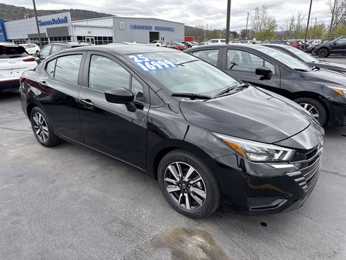 Used 2025 Nissan Versa SV FWD image 7