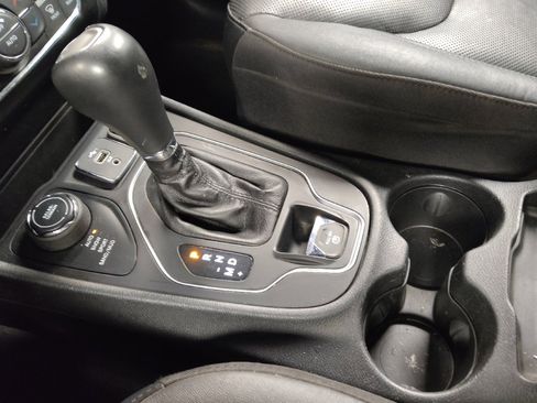 Used 2020 Jeep Cherokee High Altitude image 26