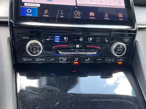 Used 2022 Jeep Grand Cherokee L Overland w/ Luxury Tech Group IV image 55