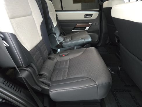 Used 2025 Toyota Sequoia Capstone AWD/4WD image 19