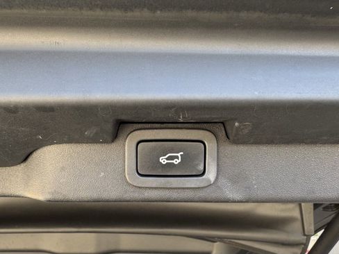 Used 2019 Land Rover Discovery HSE Luxury image 18