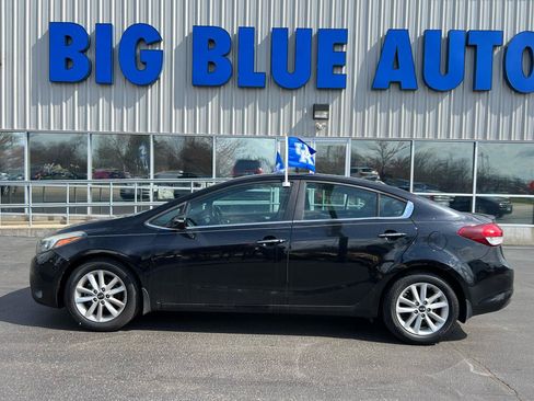 Used 2017 Kia Forte S w/ S Technology Package image 2