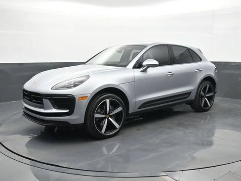 Certified 2025 Porsche Macan AWD/4WD image 1