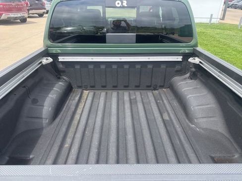 Used 2025 Nissan Frontier SV w/ SV Convenience Package RWD image 9