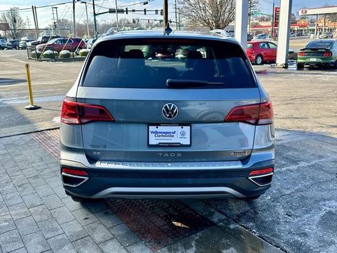 Used 2024 Volkswagen Taos SE image 6