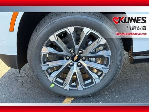 New 2026 Chevrolet Suburban High Country AWD/4WD image 13