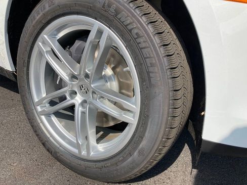 Used 2025 Porsche Macan image 11