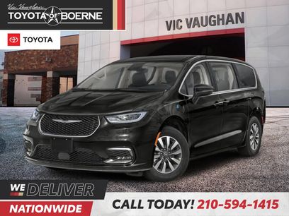 Used 2024 Chrysler Pacifica Limited