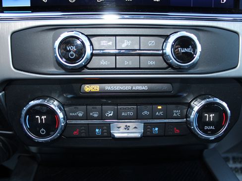 Used 2022 Ford F250 Platinum w/ FX4 Off-Road Package image 31